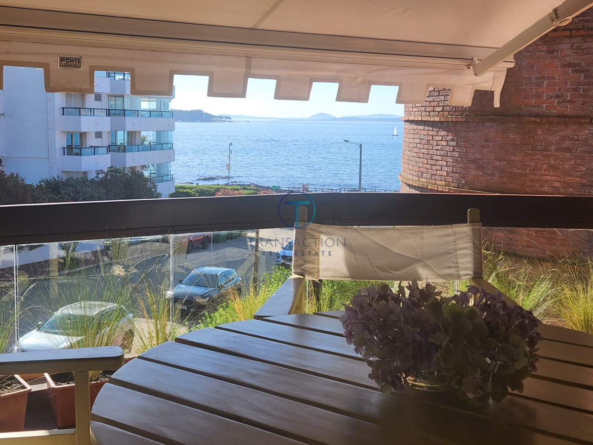 Apartamento ID.887/-2-Dormitorios-y-Parrillero-Frente-a-Playa-Brava,-Punta-del-Este - Apartamento frente al mar, Peninsula Punta este