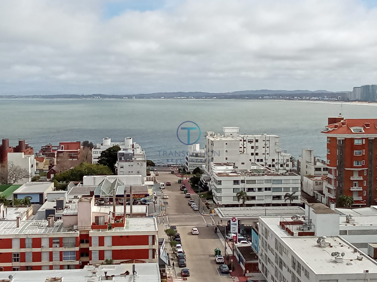 Apartamento ID.555/Departamento-de-3-dormitorio-con-parrillero-en-venta-,-ultimo-piso-frente-al-mar,-Punta-del-Este - Apartamento en Punta del Este, Península