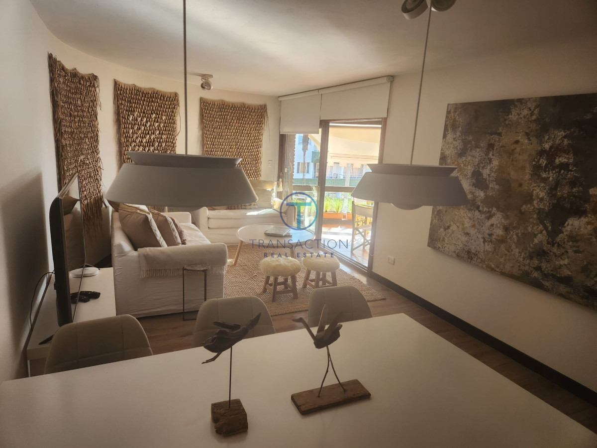 Apartamento ID.887/-2-Dormitorios-y-Parrillero-Frente-a-Playa-Brava,-Punta-del-Este - Apartamento frente al mar, Peninsula Punta este