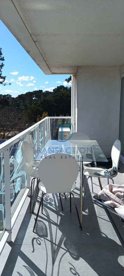 Apartamento ID.1476/Vende-apartamento-esquinero-con-vista-al-mar-de-2-dormitorios-en-Alexander-Boulevard-Punta-del-Este- - Apartamento en Punta del Este, 