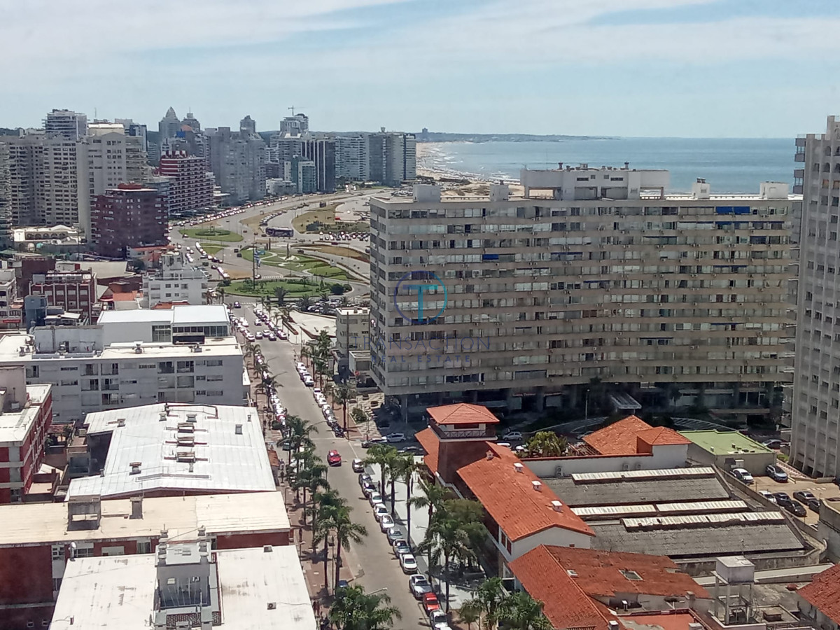 Apartamento ID.893/Apartamento-3-dormitorios-con-vista-al-mar,-parada-2-de-la-brava - VENTA Peninsula Punta Este