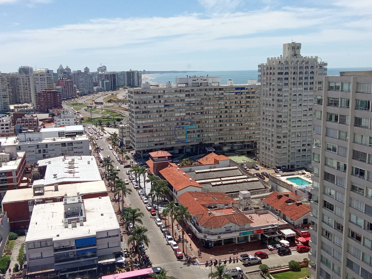 Apartamento ID.892/Venta,-3-Dormitorios-en-Playa-Mansa-con-Vista-al-Mar - Venta - Apartamento en el centro de la Punta