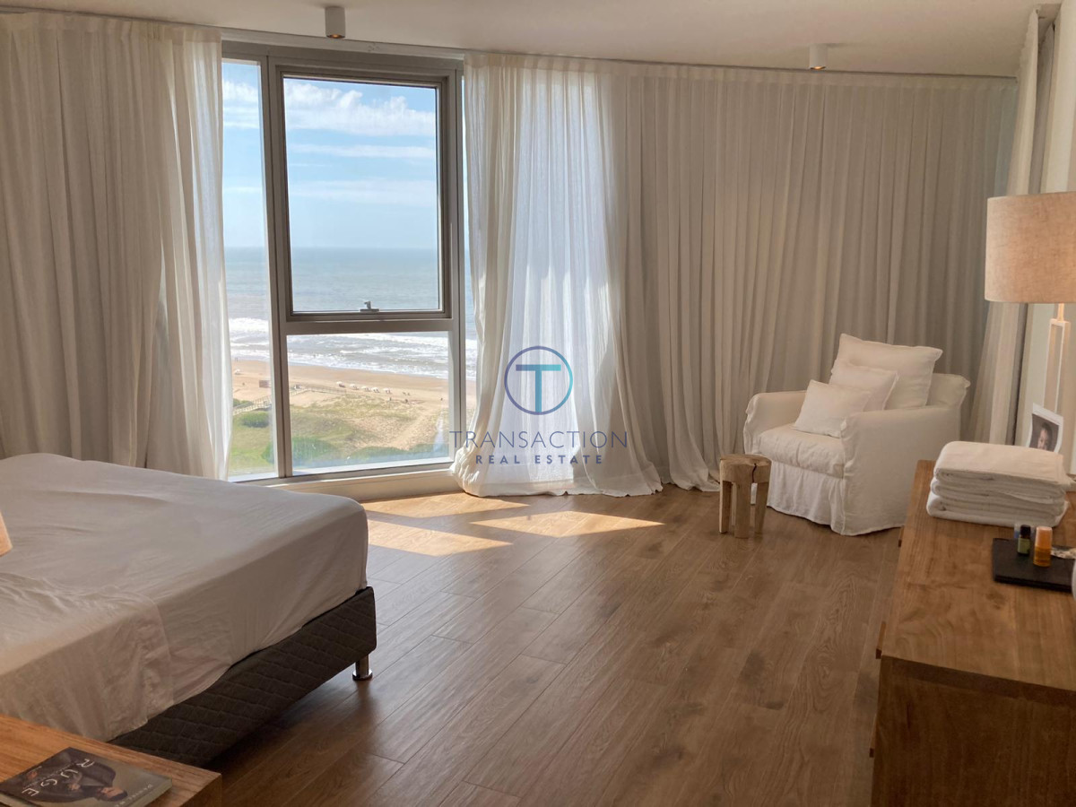 Apartamento ID.940/Apartamentos-en-Venta--Transaction-Real-Estate - Venta - Apartamento TRUMP TOWER - 3 DORM 3 BA + SERVICIO 