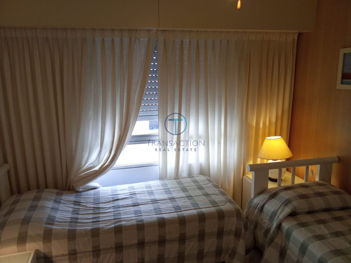 Apartamento ID.557/-Venta--Apartamento-3-dormitorios--Puerto-de-Punta-este - Apartamento en Punta del Este, Península