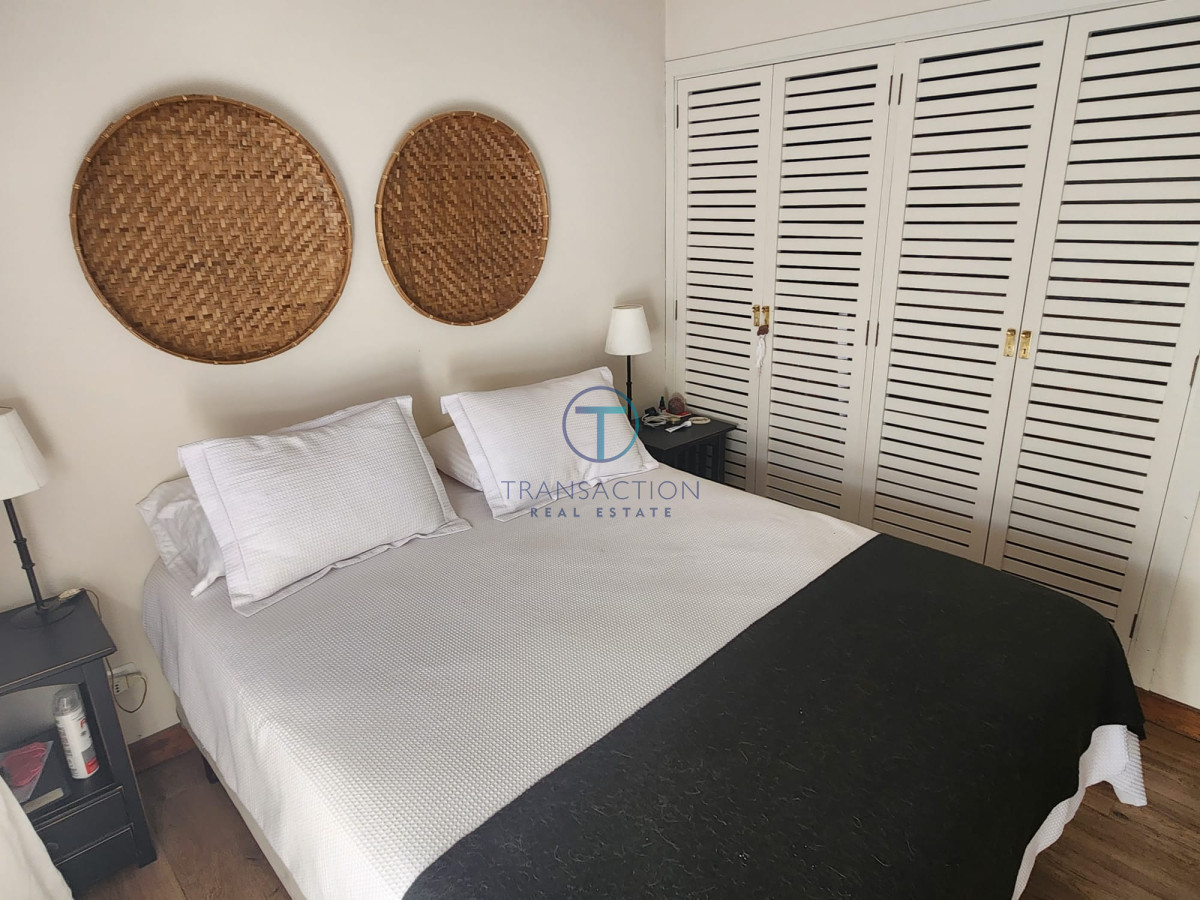 Apartamento ID.887/-2-Dormitorios-y-Parrillero-Frente-a-Playa-Brava,-Punta-del-Este - Apartamento frente al mar, Peninsula Punta este