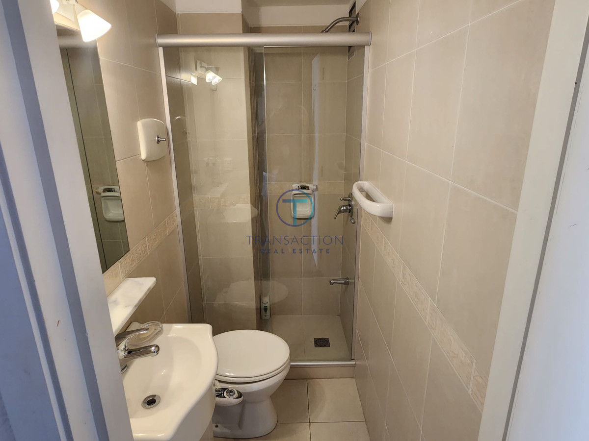 Apartamento ID.887/-2-Dormitorios-y-Parrillero-Frente-a-Playa-Brava,-Punta-del-Este - Apartamento frente al mar, Peninsula Punta este