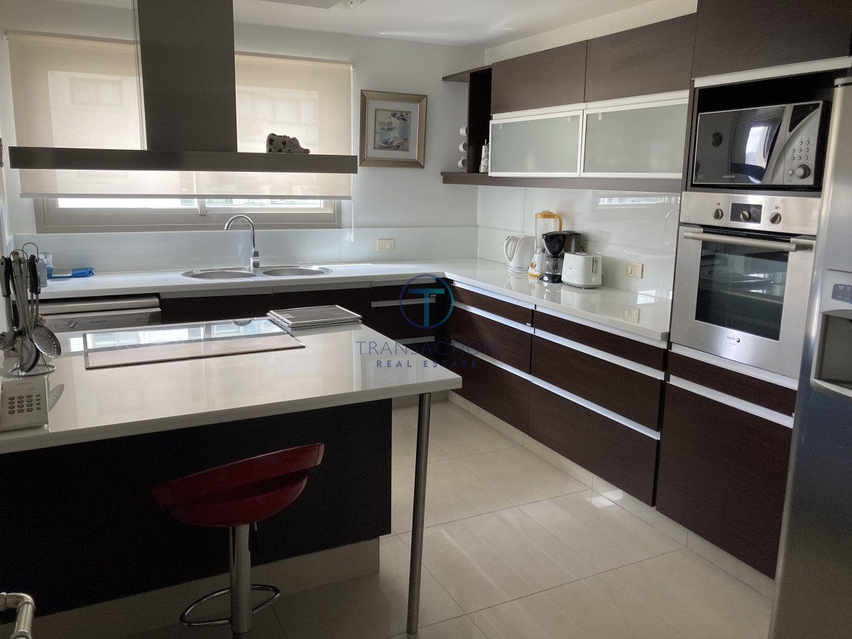 Apartamento ID.961/Venta--Apartamento-TRUMP-TOWER--3-DORM-3-BA- -SERVICIO- - Venta - Impecable Apartamento 4 dormitorios 4 baños