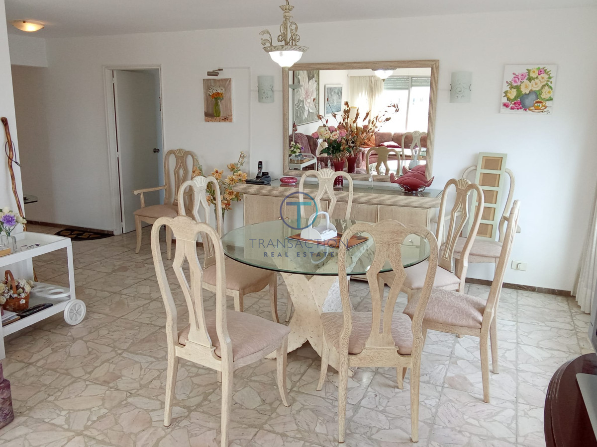 Apartamento ID.555/Departamento-de-3-dormitorio-con-parrillero-en-venta-,-ultimo-piso-frente-al-mar,-Punta-del-Este - Apartamento en Punta del Este, Península