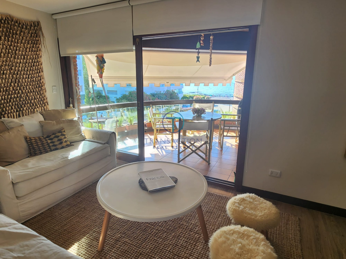 Apartamento ID.887/-2-Dormitorios-y-Parrillero-Frente-a-Playa-Brava,-Punta-del-Este - Apartamento frente al mar, Peninsula Punta este