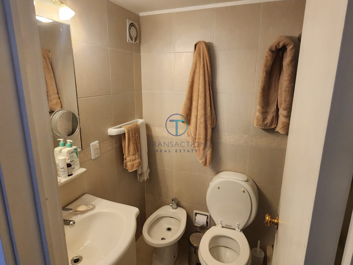 Apartamento ID.887/-2-Dormitorios-y-Parrillero-Frente-a-Playa-Brava,-Punta-del-Este - Apartamento frente al mar, Peninsula Punta este
