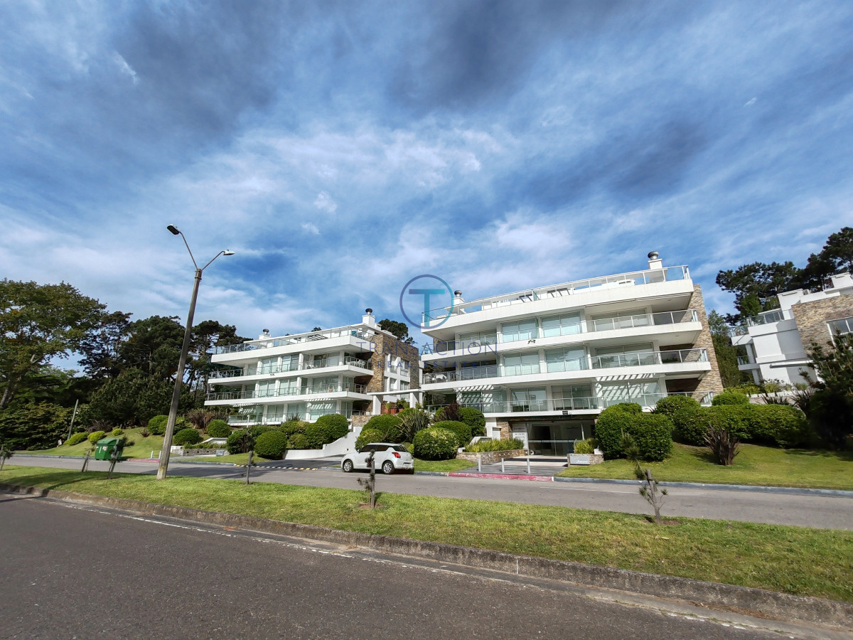 Apartamento ID.980/  - Venta - Apartamento moderno a metros mar