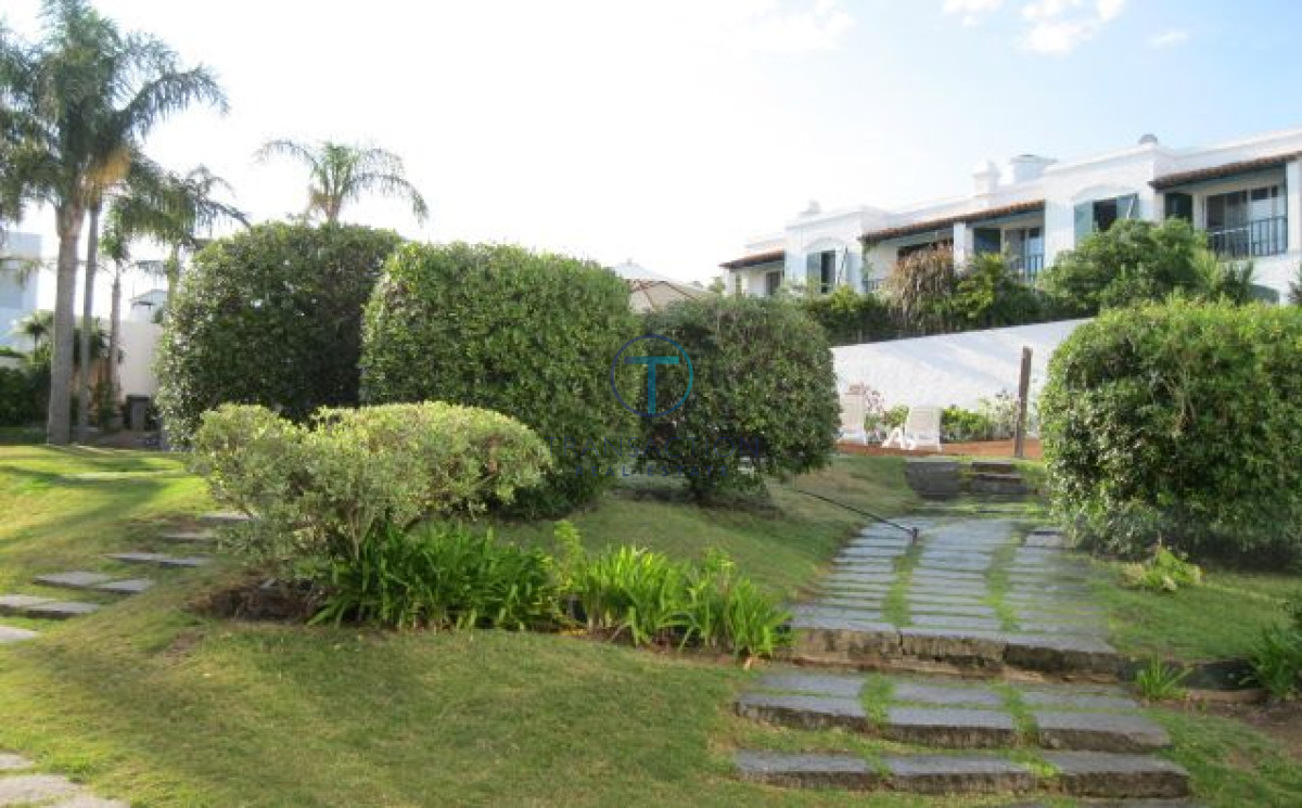 Apartamento ID.1051/-Venta--Apartamento-3-dormitorios--Puerto-de-Punta-este - Apartamento en La Barra, Montoya