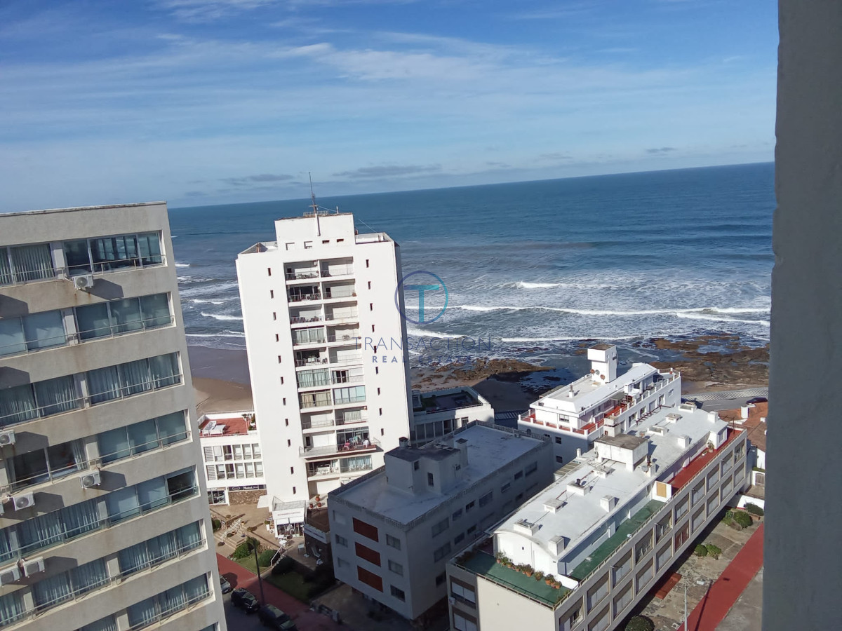 Apartamento ID.555/Departamento-de-3-dormitorio-con-parrillero-en-venta-,-ultimo-piso-frente-al-mar,-Punta-del-Este - Apartamento en Punta del Este, Península
