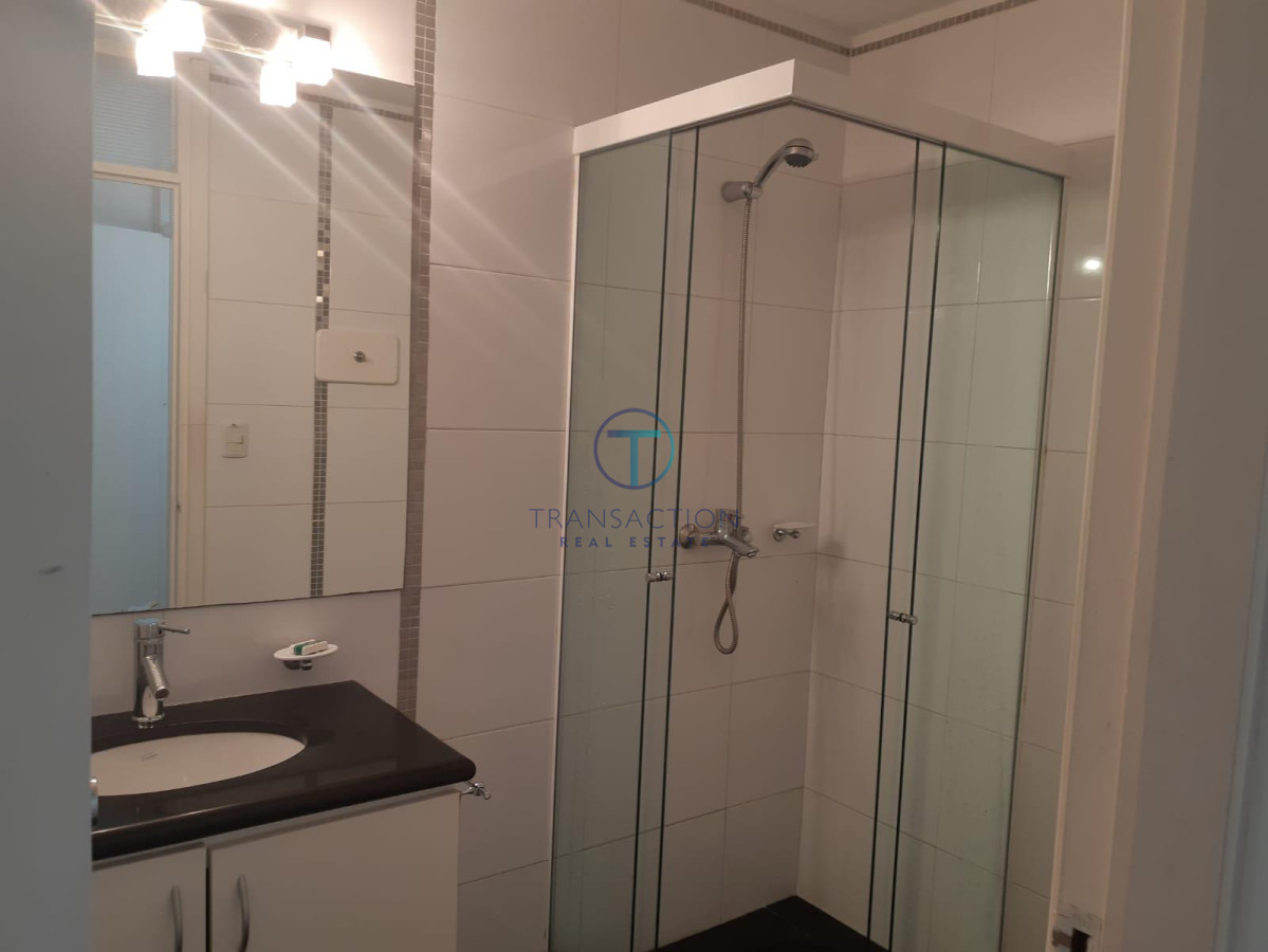 Apartamento ID.1309/  - Apartamento Punta del Este, Península, sobre Av.Gorlero