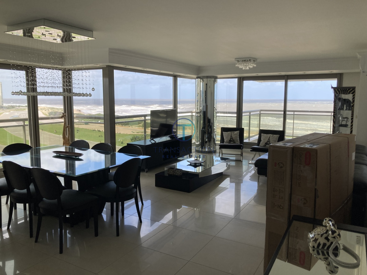 Apartamento ID.961/Venta--Apartamento-TRUMP-TOWER--3-DORM-3-BA- -SERVICIO- - Venta - Impecable Apartamento 4 dormitorios 4 baños