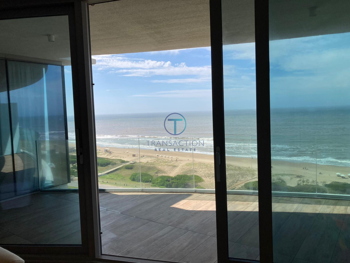 Apartamento ID.940/Apartamentos-en-Venta--Transaction-Real-Estate - Venta - Apartamento TRUMP TOWER - 3 DORM 3 BA + SERVICIO 