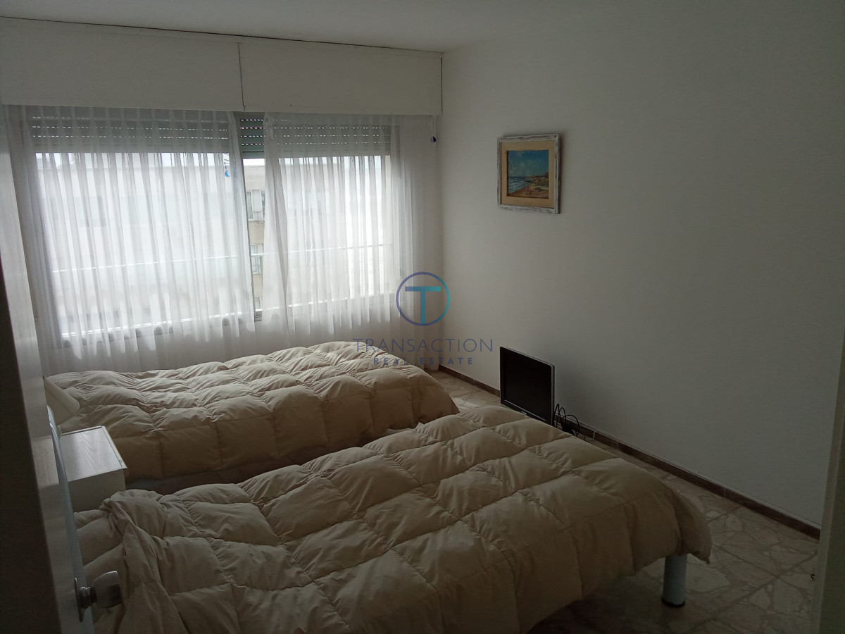 Apartamento ID.555/Departamento-de-3-dormitorio-con-parrillero-en-venta-,-ultimo-piso-frente-al-mar,-Punta-del-Este - Apartamento en Punta del Este, Península