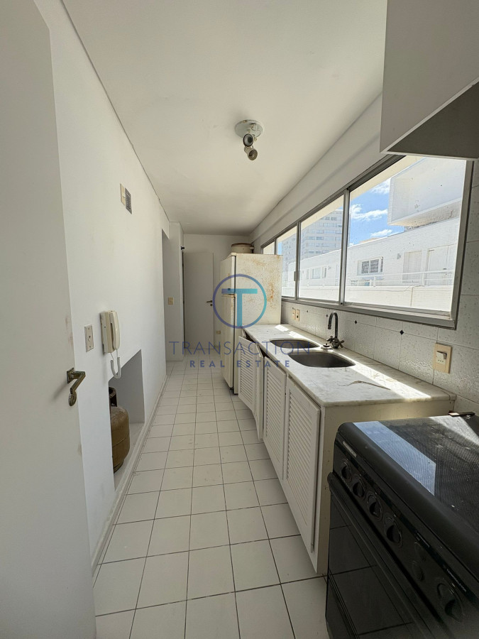 Apartamento ID.1562/Venta,-3-dormitorios-en-Punta-este - EXELENTE OPORTUNIDAD EN PENINSULA