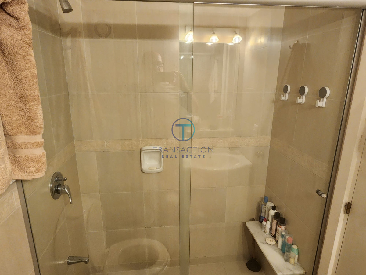 Apartamento ID.887/-2-Dormitorios-y-Parrillero-Frente-a-Playa-Brava,-Punta-del-Este - Apartamento frente al mar, Peninsula Punta este