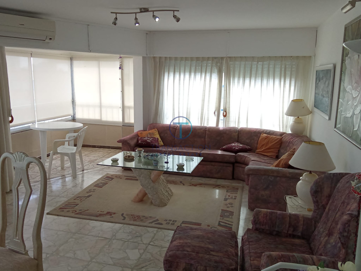 Apartamento ID.555/Departamento-de-3-dormitorio-con-parrillero-en-venta-,-ultimo-piso-frente-al-mar,-Punta-del-Este - Apartamento en Punta del Este, Península
