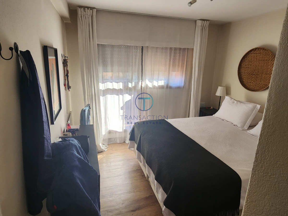 Apartamento ID.887/-2-Dormitorios-y-Parrillero-Frente-a-Playa-Brava,-Punta-del-Este - Apartamento frente al mar, Peninsula Punta este