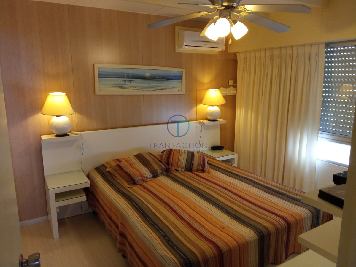 Apartamento ID.557/-Venta--Apartamento-3-dormitorios--Puerto-de-Punta-este - Apartamento en Punta del Este, Península