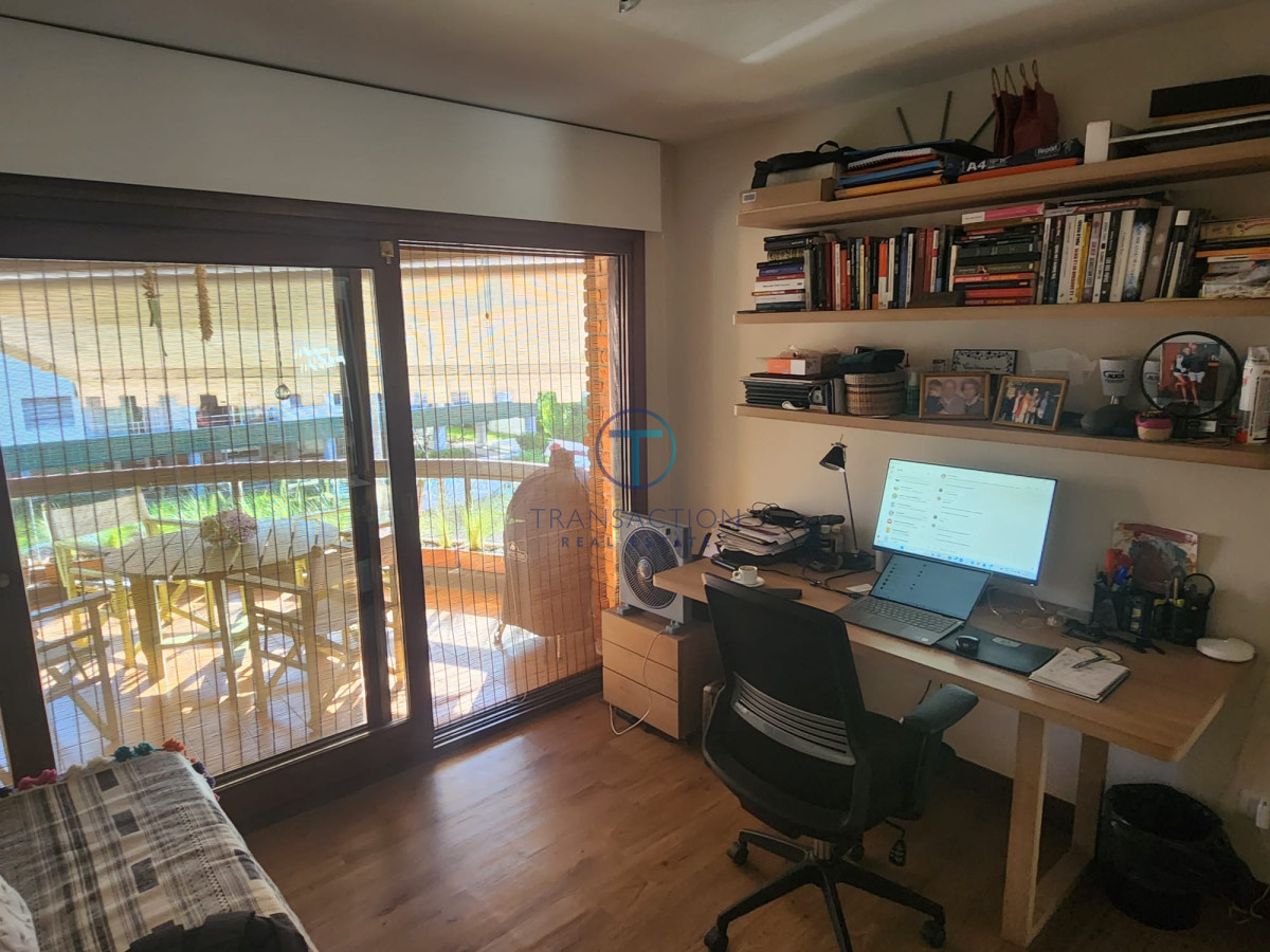 Apartamento ID.887/-2-Dormitorios-y-Parrillero-Frente-a-Playa-Brava,-Punta-del-Este - Apartamento frente al mar, Peninsula Punta este