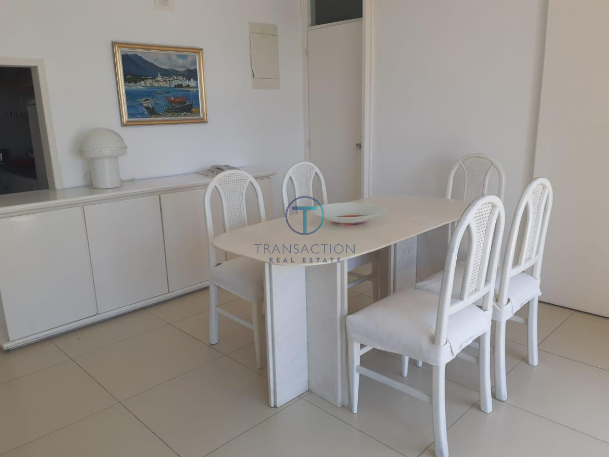 Apartamento ID.1309/  - Apartamento Punta del Este, Península, sobre Av.Gorlero
