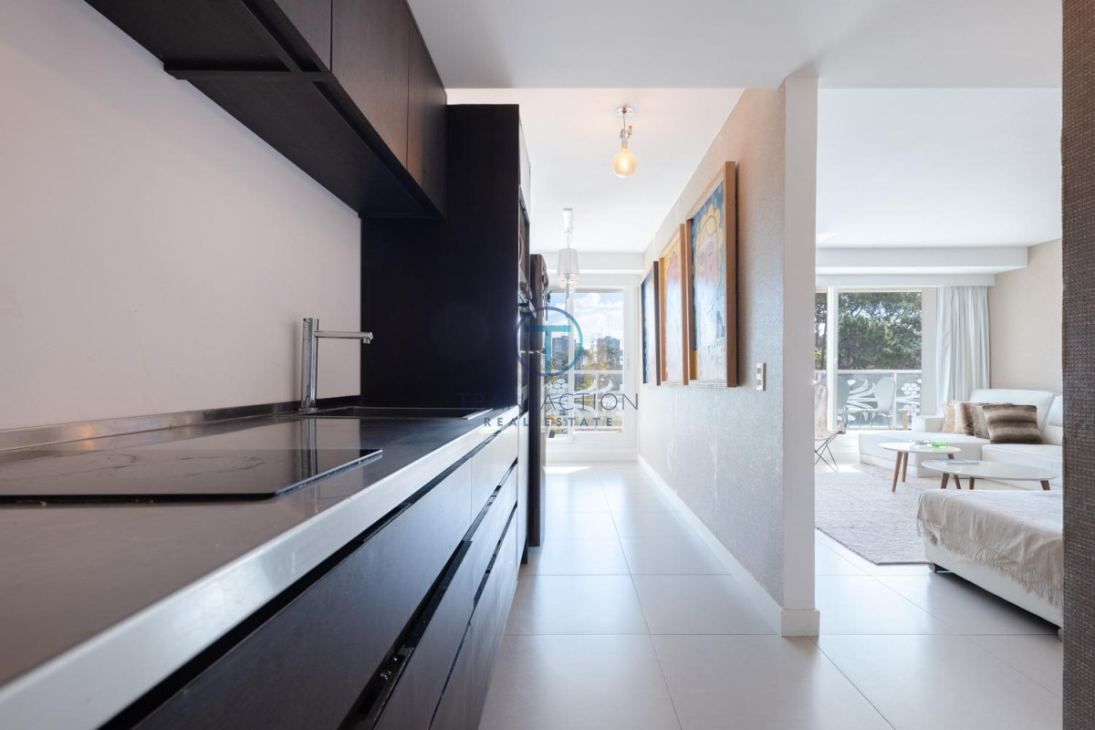 Apartamento ID.1476/Vende-apartamento-esquinero-con-vista-al-mar-de-2-dormitorios-en-Alexander-Boulevard-Punta-del-Este- - Apartamento en Punta del Este, 