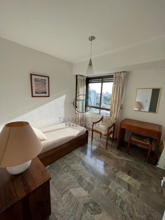 Apartamento ID.1057/Venta,-3-dormitorios-con-parrillero-propio,-a-pasos-del-mar - Apartamento 3 dormitorios con vista al mar, parada 2 de la brava