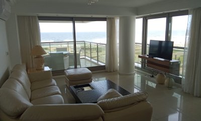 Venta - Apartamento frente a los dedos de punta del este