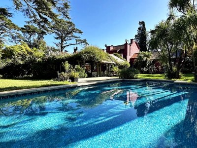 Casa en venta en Playa Mansa, Punta del Este. 