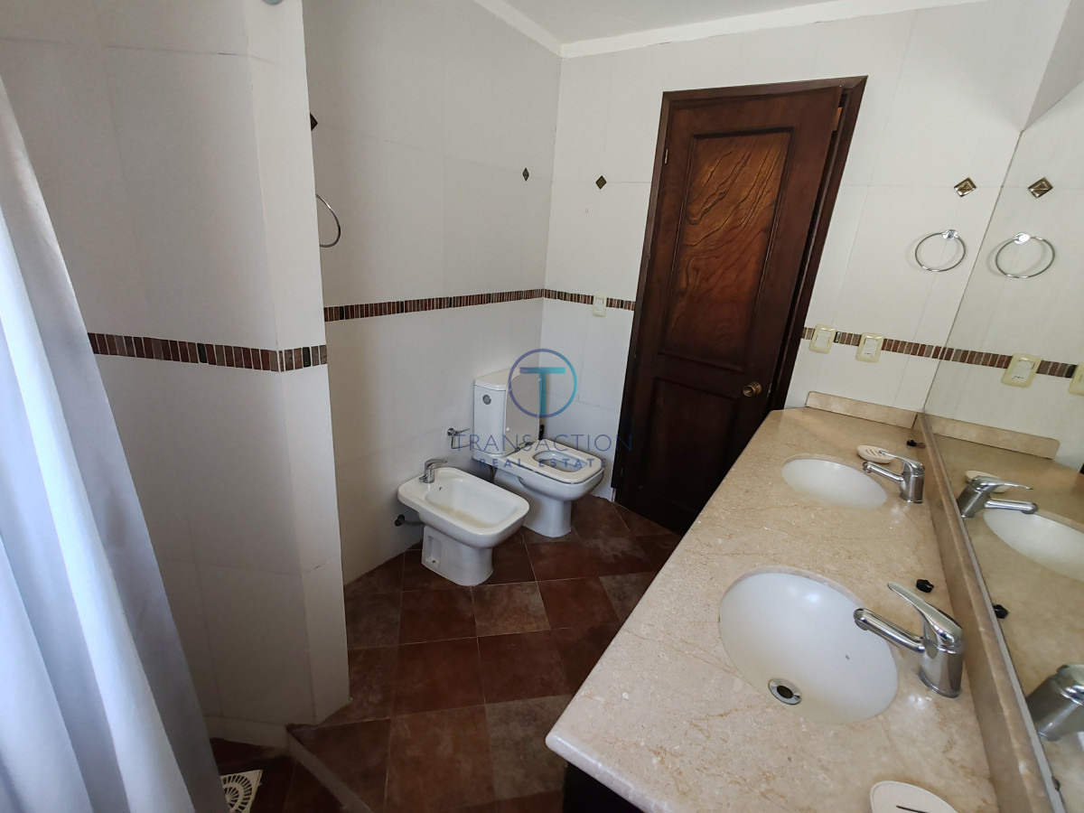 Casa ID.1352/Casa-en-El-Chorro-,-ALQUILER-y-VENTA - Casa en Punta del Este, Shopping