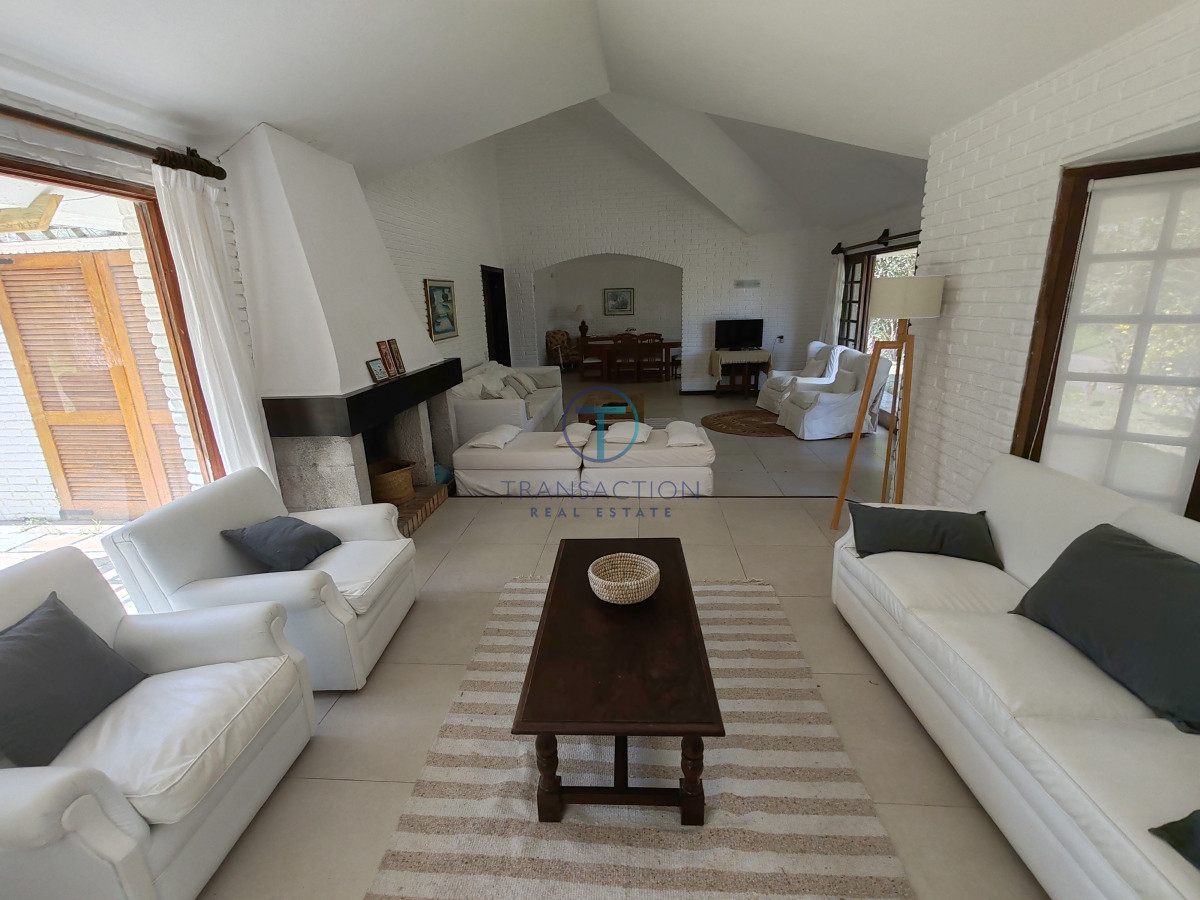Casa ID.1352/Casa-en-El-Chorro-,-ALQUILER-y-VENTA - Casa en Punta del Este, Shopping