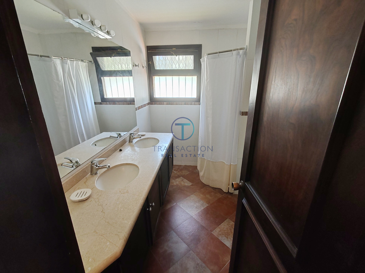 Casa ID.1352/Casa-en-El-Chorro-,-ALQUILER-y-VENTA - Casa en Punta del Este, Shopping