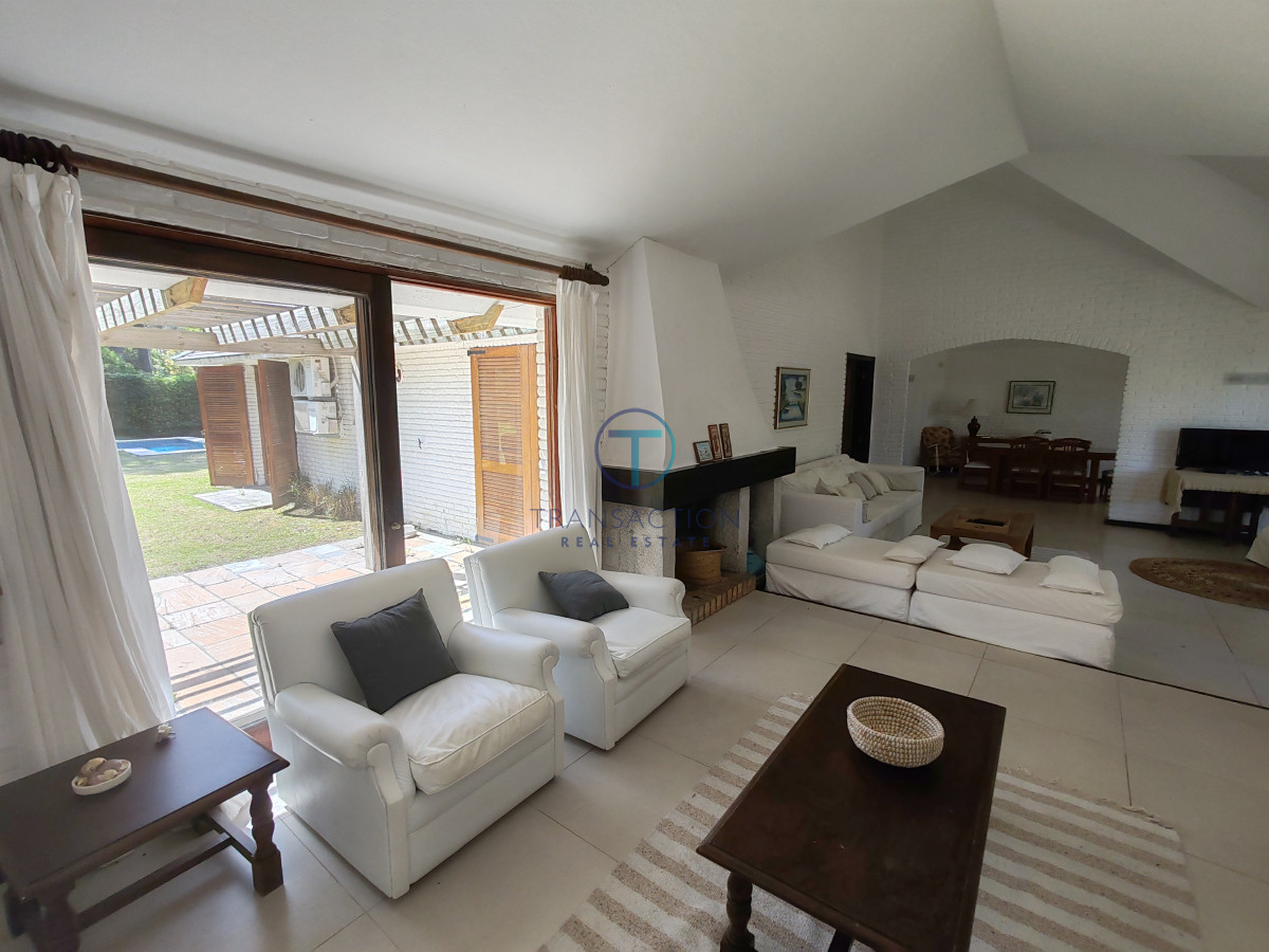 Casa ID.1352/Casa-en-El-Chorro-,-ALQUILER-y-VENTA - Casa en Punta del Este, Shopping