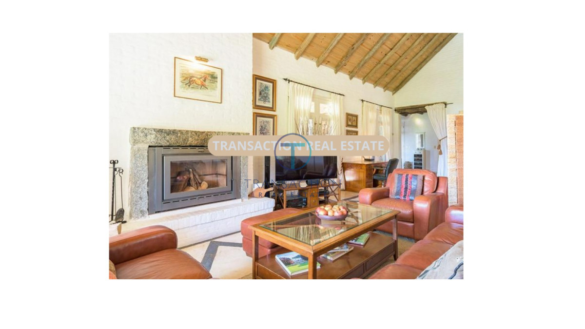 Casa ID.896/Casas-en-Venta--Transaction-Real-Estate - Espectacular Chacra con Viñedo