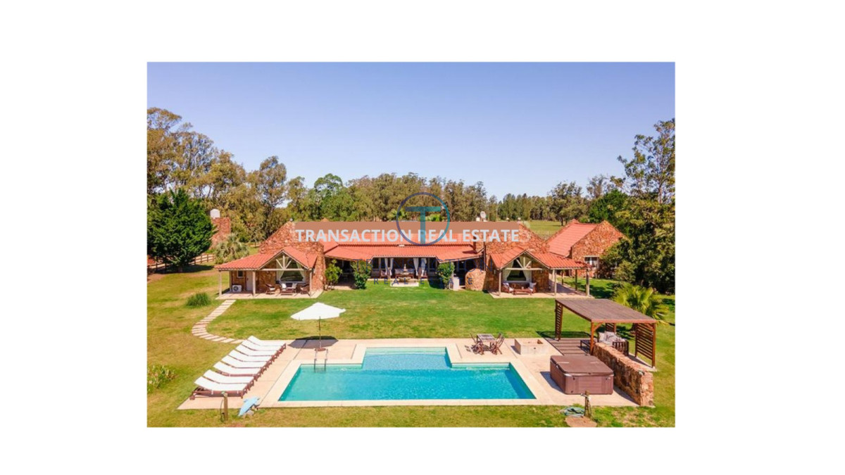 Casa ID.896/Casas-en-Venta--Transaction-Real-Estate - Espectacular Chacra con Viñedo