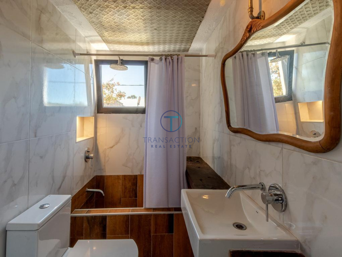 Casa ID.306/VENTA-CASA-con-piscina-y-4-dormitorios-en-Punta-del-este-,Lugano - Venta casa en la Barra, Punta del este