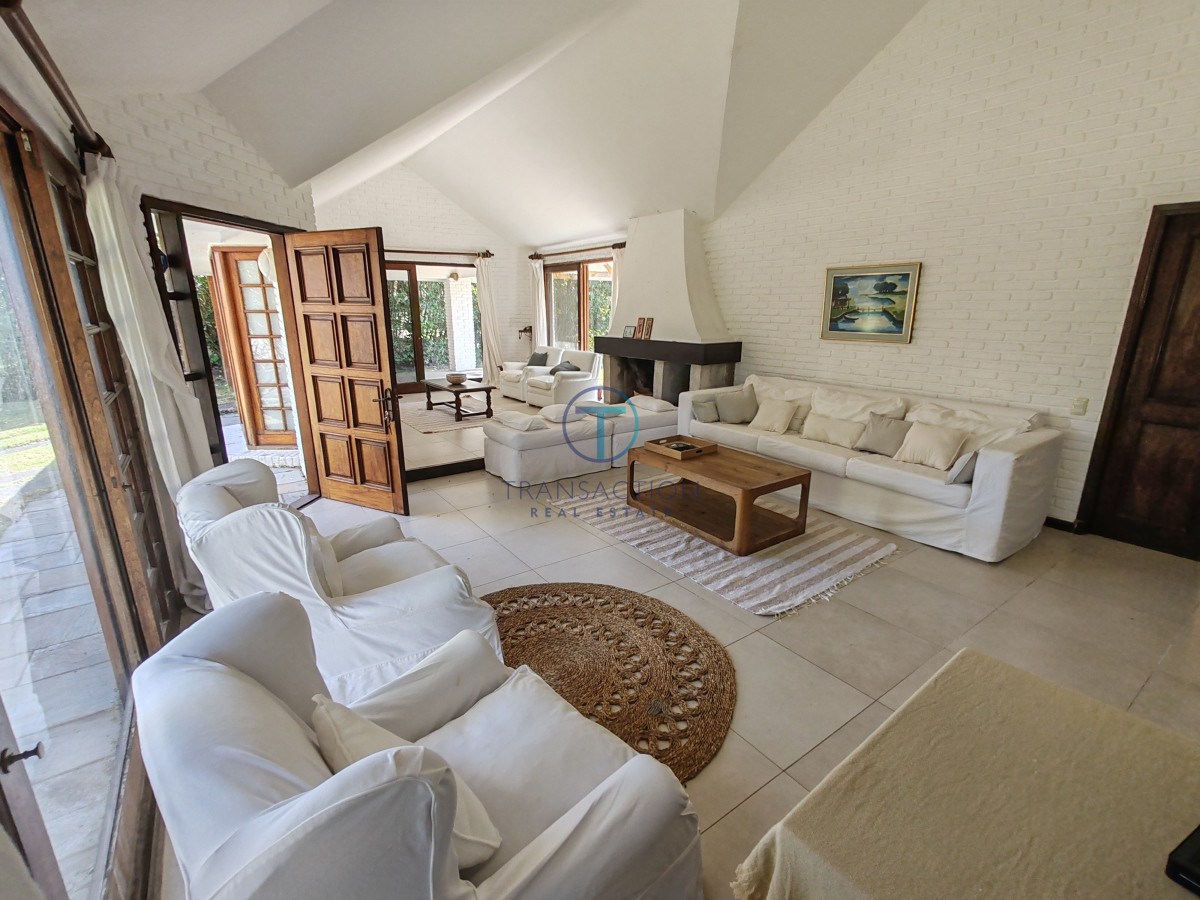 Casa ID.1352/Casa-en-El-Chorro-,-ALQUILER-y-VENTA - Casa en Punta del Este, Shopping