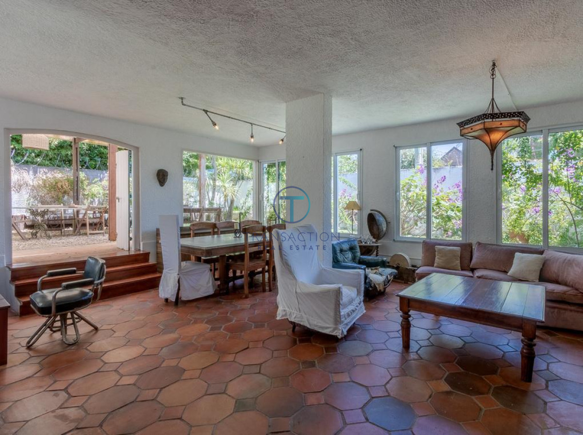 Casa ID.306/VENTA-CASA-con-piscina-y-4-dormitorios-en-Punta-del-este-,Lugano - Venta casa en la Barra, Punta del este
