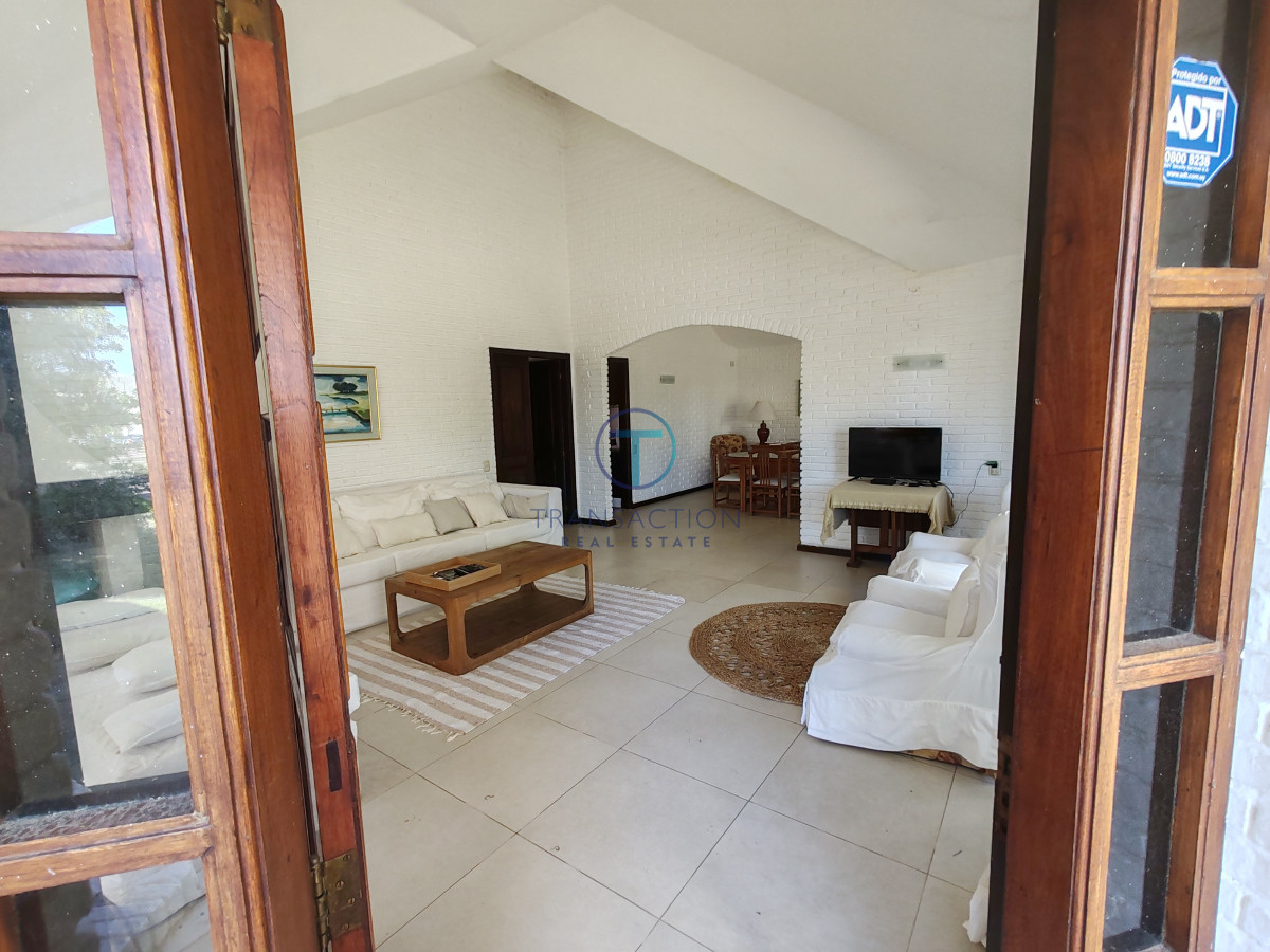 Casa ID.1352/Casa-en-El-Chorro-,-ALQUILER-y-VENTA - Casa en Punta del Este, Shopping