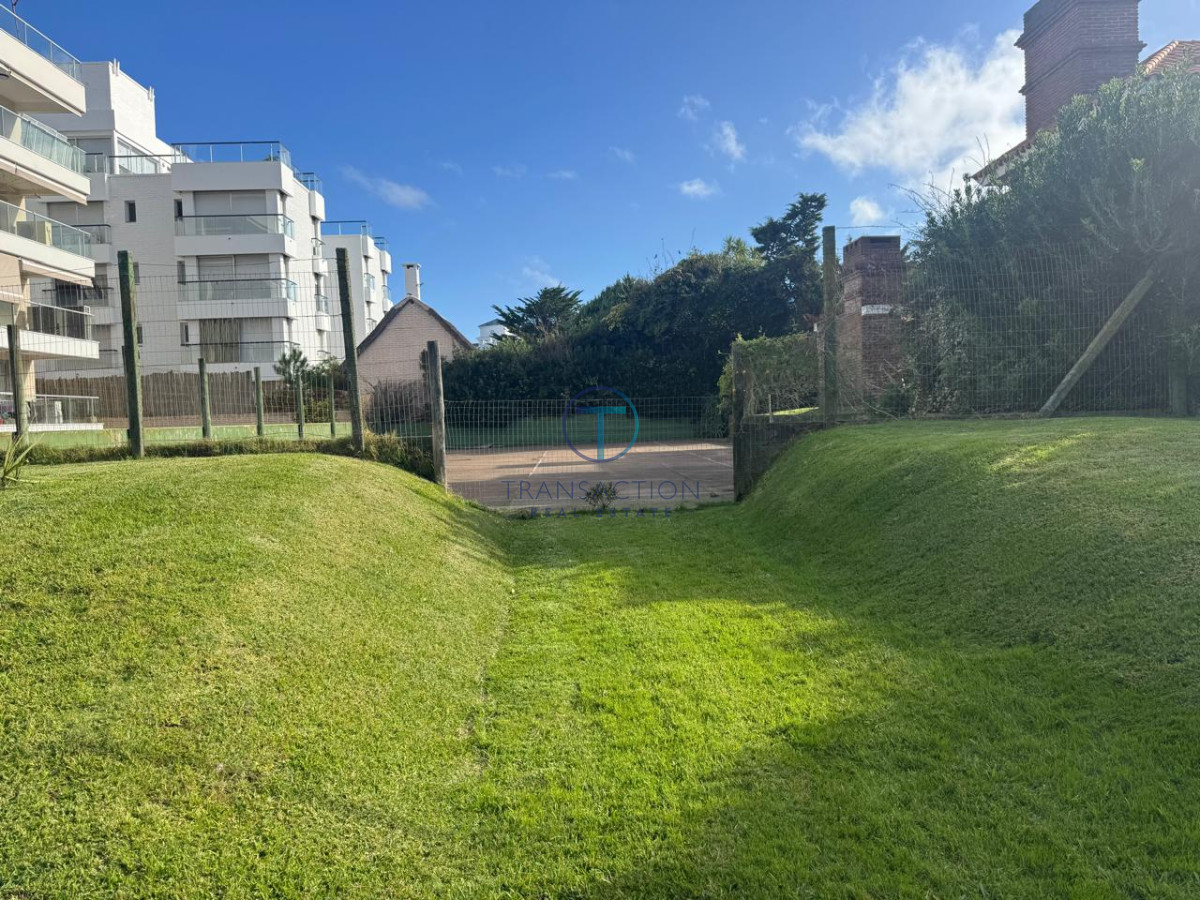 Casa ID.1456/Venta--casa-Jardines-de-cordoba- - Casa en Punta del Este, Brava