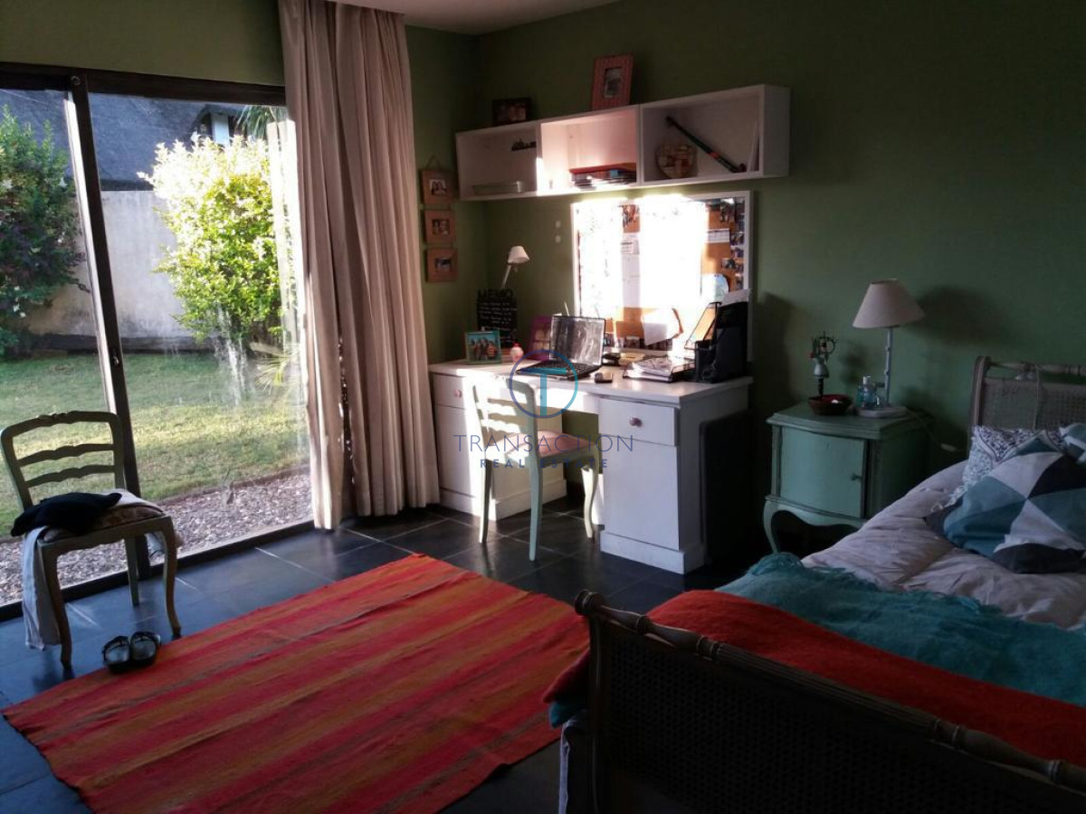 Casa ID.1079/Venta--casa-Jardines-de-cordoba- - Venta - Casa de 3 dormitorios, moderna, Marly- Punta del este