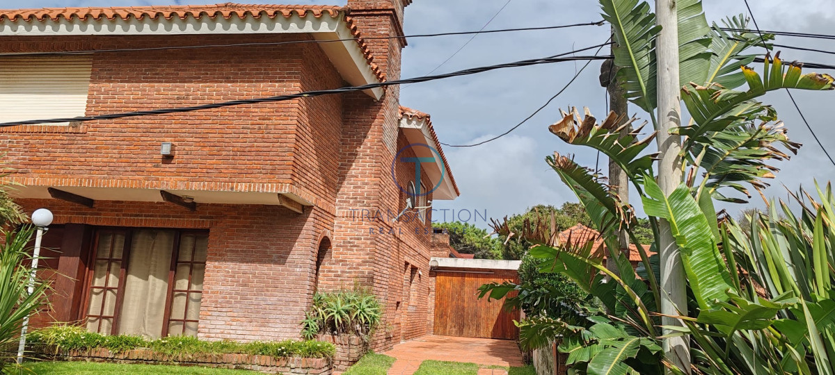 Casa ID.1456/Venta--casa-Jardines-de-cordoba- - Casa en Punta del Este, Brava