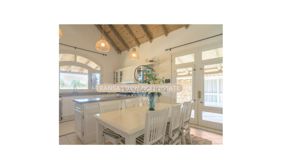 Casa ID.896/Casas-en-Venta--Transaction-Real-Estate - Espectacular Chacra con Viñedo