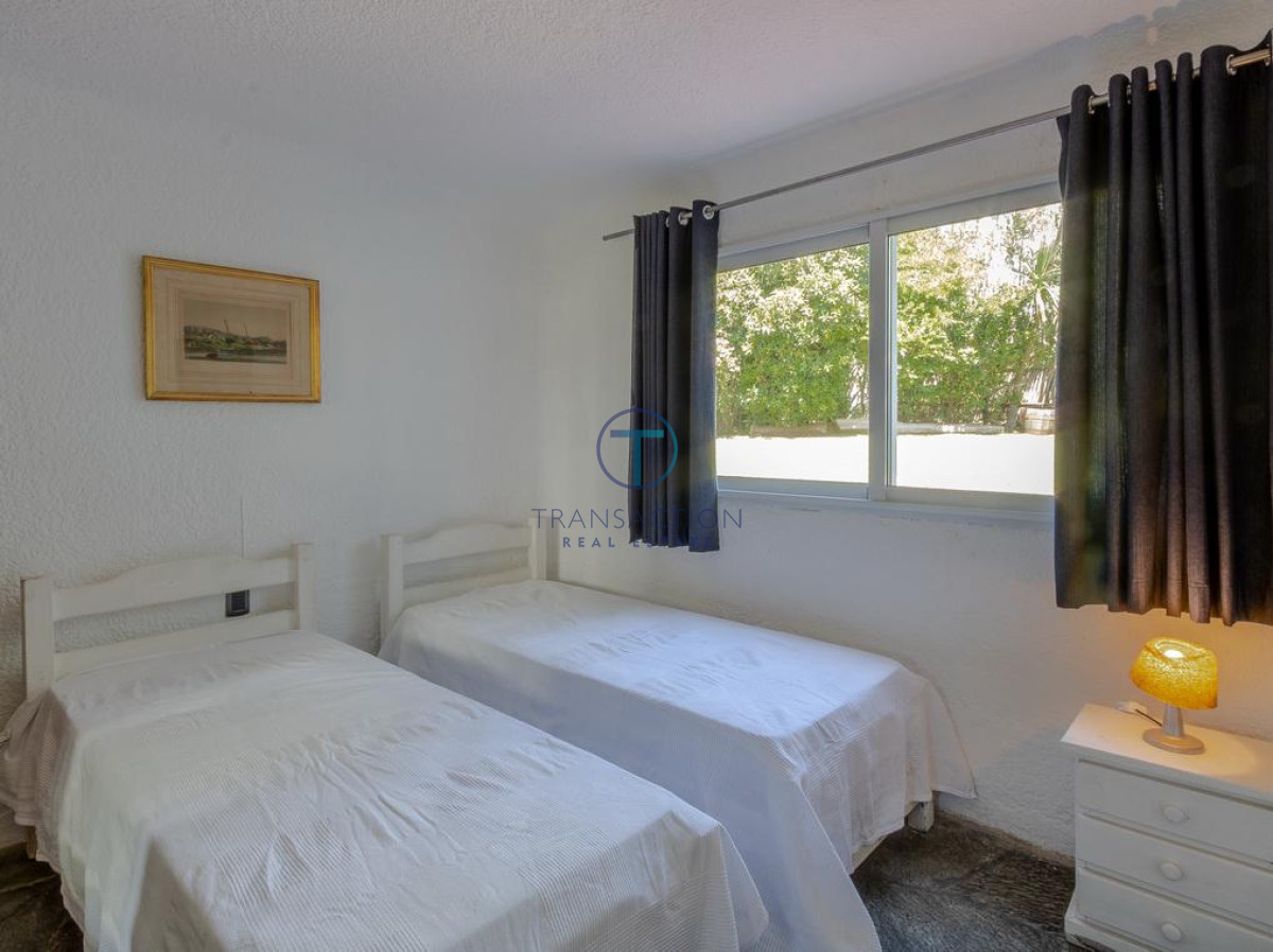 Casa ID.306/VENTA-CASA-con-piscina-y-4-dormitorios-en-Punta-del-este-,Lugano - Venta casa en la Barra, Punta del este