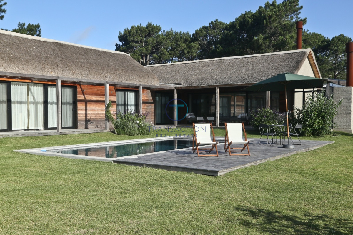 Casa ID.843/Gran-casa-a-la-venta-,Punta-del-Este,-parada-de-la-playa-mansa - Casa en Pinar del Faro