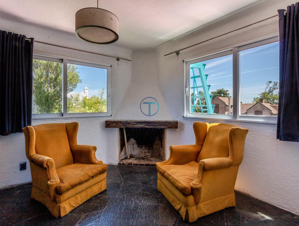 Casa ID.306/VENTA-CASA-con-piscina-y-4-dormitorios-en-Punta-del-este-,Lugano - Venta casa en la Barra, Punta del este