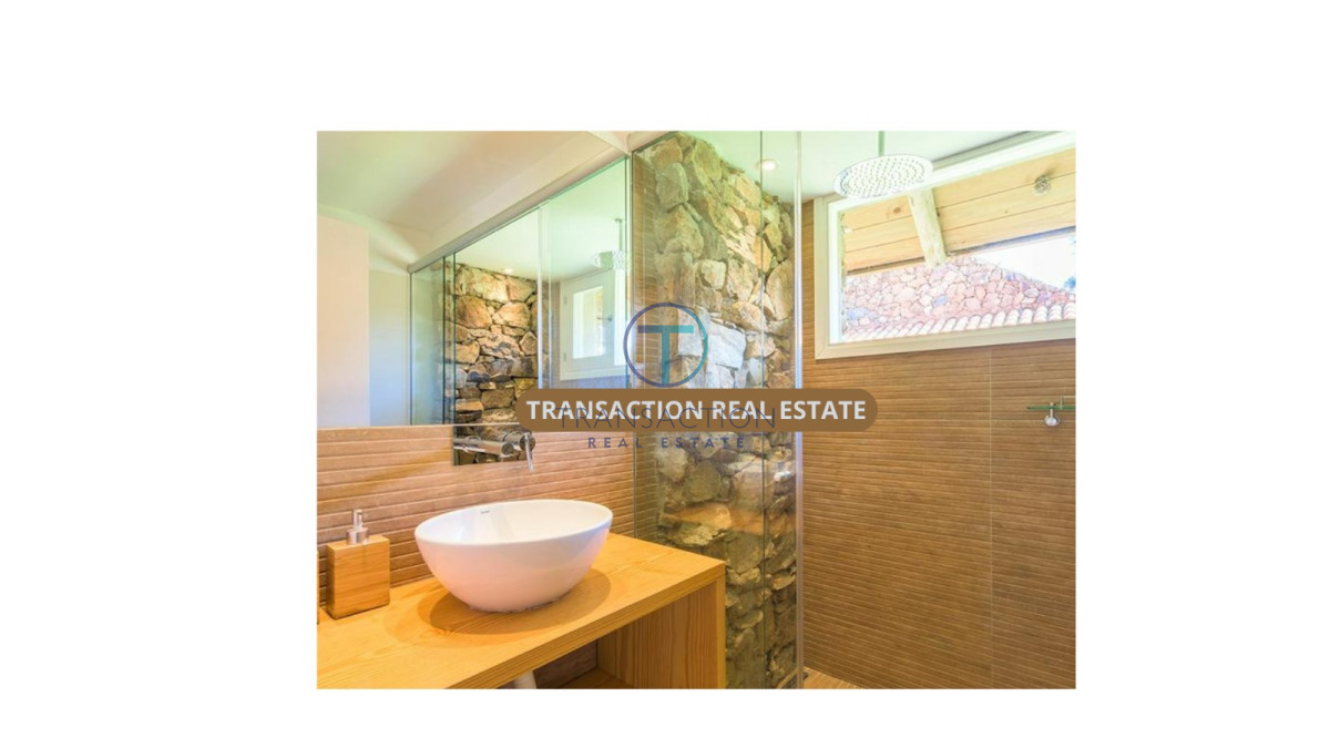 Casa ID.896/Casas-en-Venta--Transaction-Real-Estate - Espectacular Chacra con Viñedo